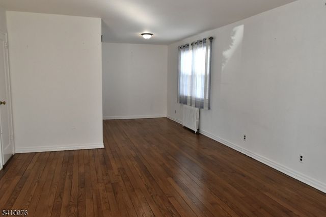 41 Elmwood Ter 41, Elmwood Park Boro, NJ 07407