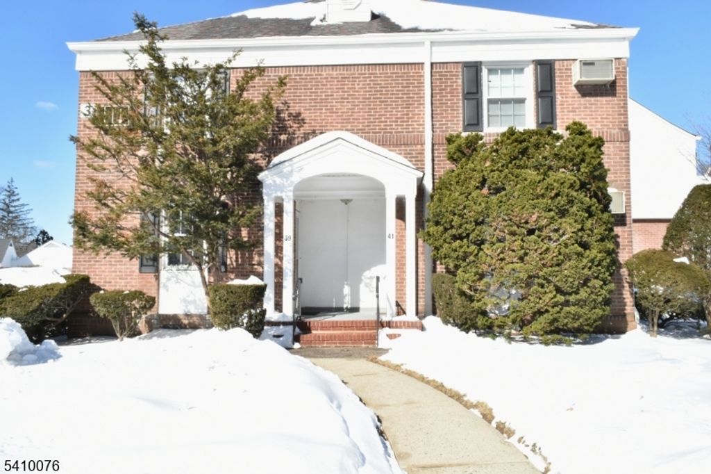 41 Elmwood Ter 41, Elmwood Park Boro, NJ 07407