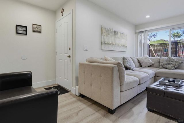 432 Edgehill Ln 3, Oceanside, CA 92054