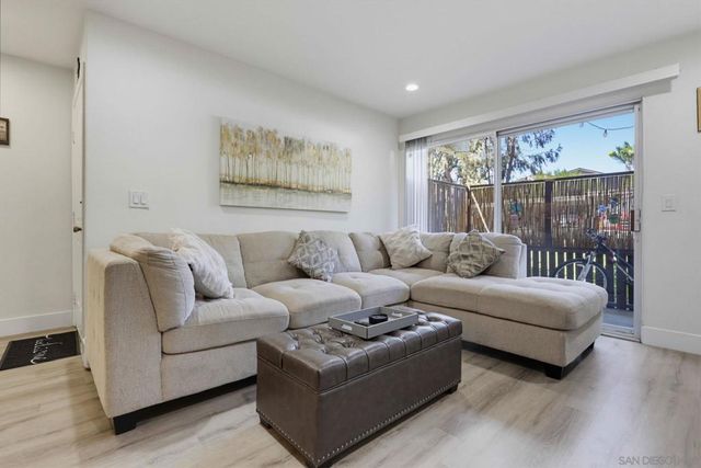 432 Edgehill Ln 3, Oceanside, CA 92054