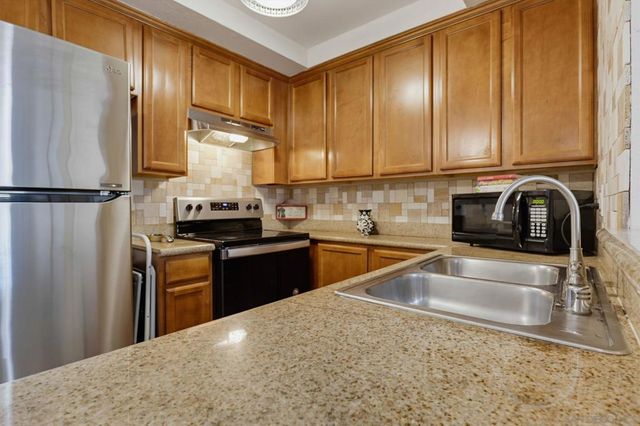 432 Edgehill Ln 3, Oceanside, CA 92054
