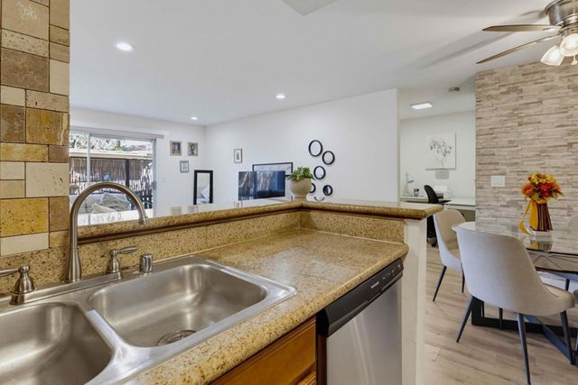 432 Edgehill Ln 3, Oceanside, CA 92054