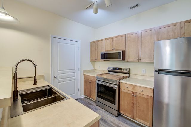 400 Bucksley Lane 206, Charleston, SC 29492