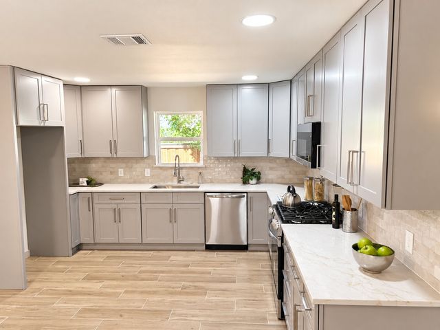 2551 Pinebluff Drive, Dallas, TX 75228