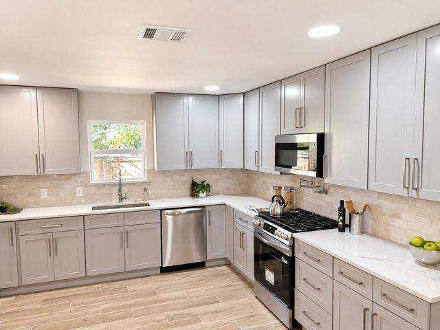 2551 Pinebluff Drive, Dallas, TX 75228