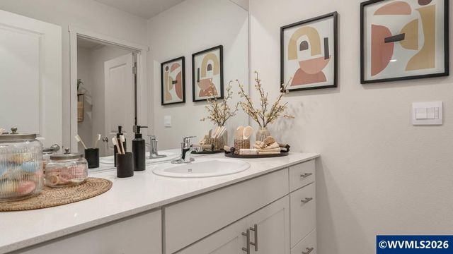 502 Redmond St NE, Salem, OR 97301