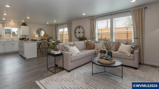 502 Redmond St NE, Salem, OR 97301