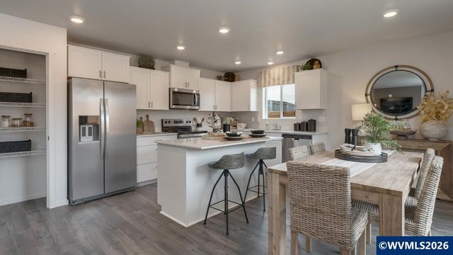 502 Redmond St NE, Salem, OR 97301