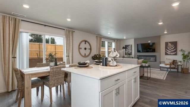 502 Redmond St NE, Salem, OR 97301