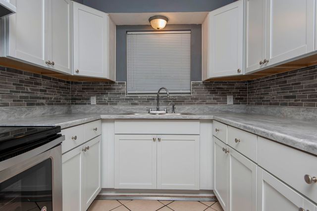 1105 E Edgewood Street, Springfield, MO 65807