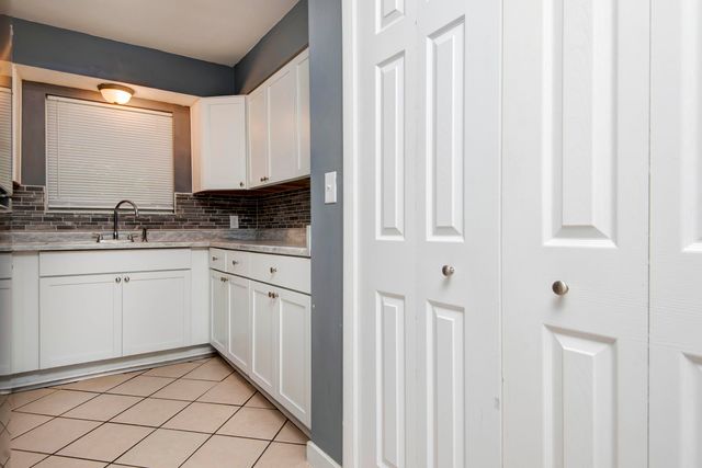 1105 E Edgewood Street, Springfield, MO 65807