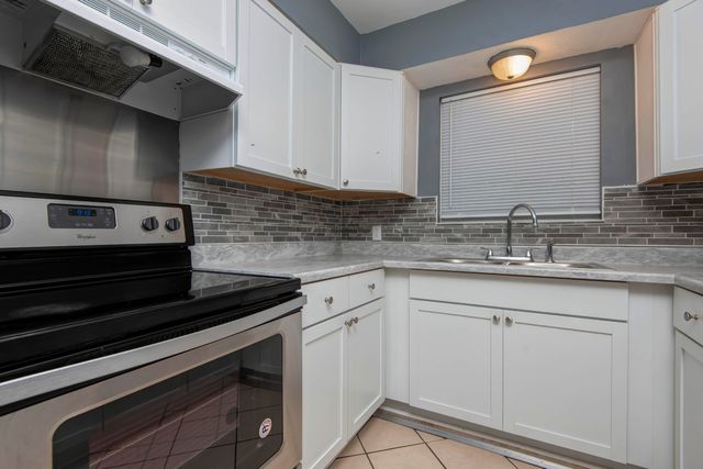 1105 E Edgewood Street, Springfield, MO 65807