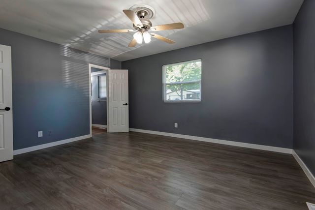 1105 E Edgewood Street, Springfield, MO 65807