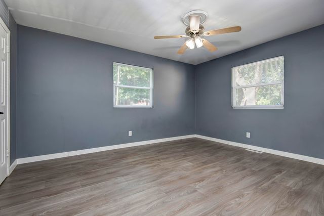 1105 E Edgewood Street, Springfield, MO 65807