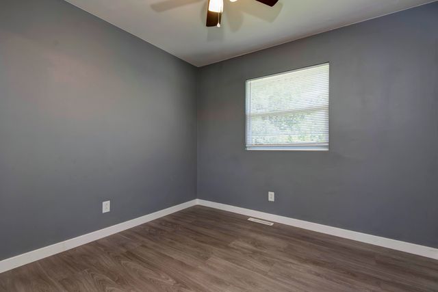 1105 E Edgewood Street, Springfield, MO 65807