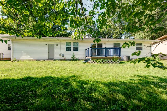 1105 E Edgewood Street, Springfield, MO 65807