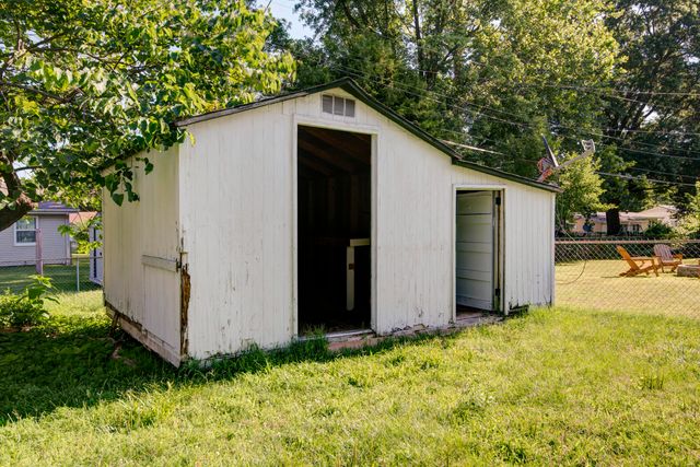 1105 E Edgewood Street, Springfield, MO 65807
