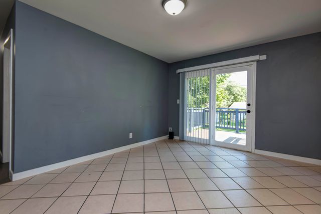 1105 E Edgewood Street, Springfield, MO 65807
