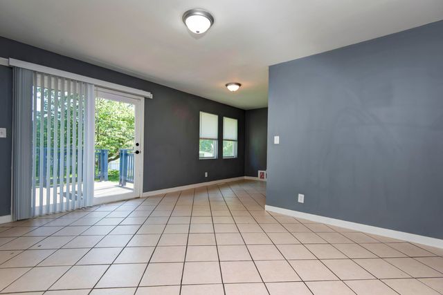 1105 E Edgewood Street, Springfield, MO 65807