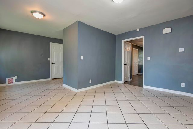 1105 E Edgewood Street, Springfield, MO 65807