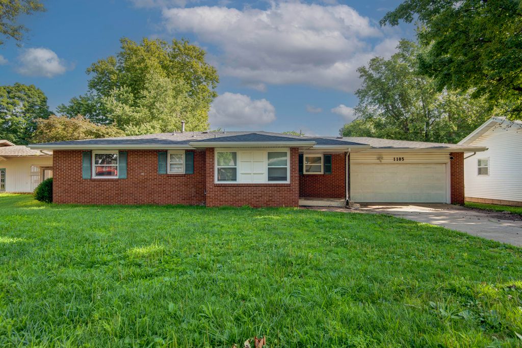 1105 E Edgewood Street, Springfield, MO 65807