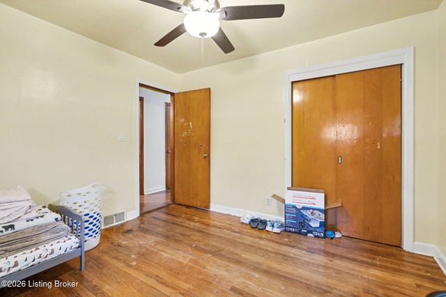 2238 Amboy Dr, Louisville, KY 40216