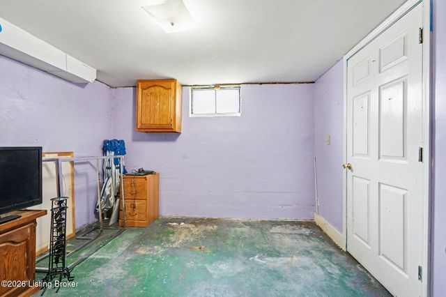 2238 Amboy Dr, Louisville, KY 40216