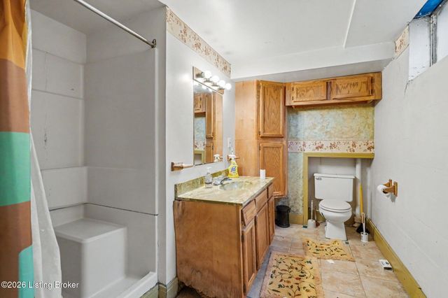 2238 Amboy Dr, Louisville, KY 40216
