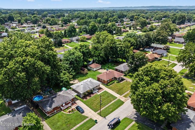 2238 Amboy Dr, Louisville, KY 40216