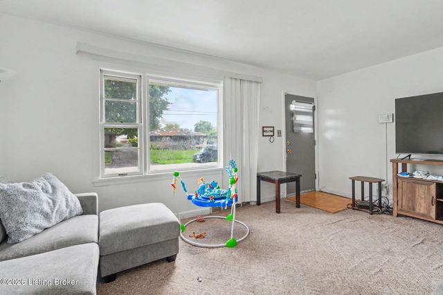 2238 Amboy Dr, Louisville, KY 40216