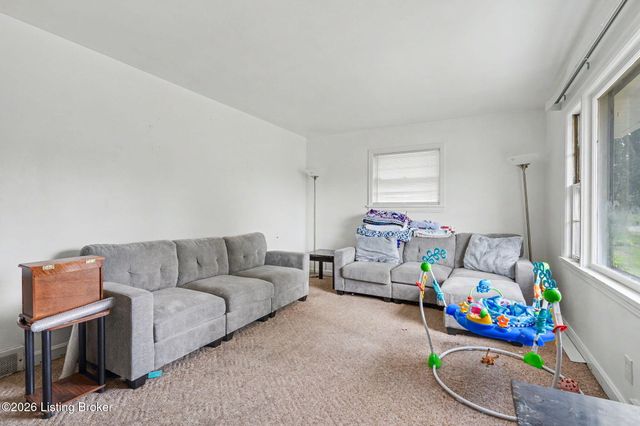 2238 Amboy Dr, Louisville, KY 40216