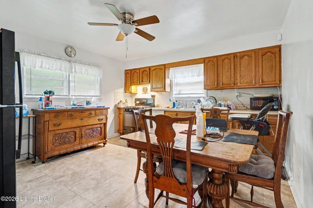 2238 Amboy Dr, Louisville, KY 40216