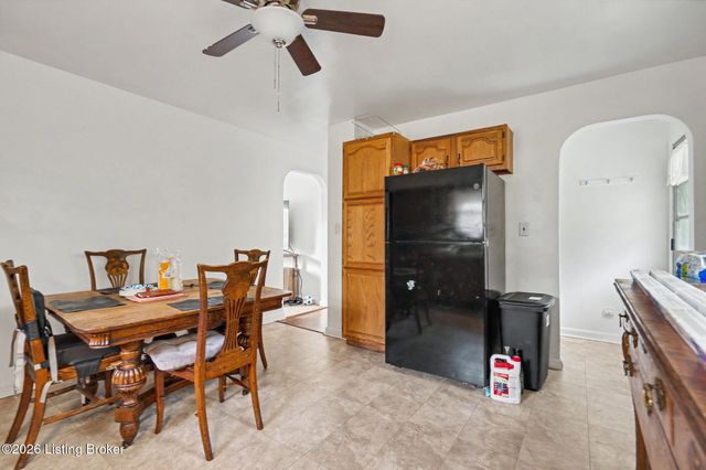 2238 Amboy Dr, Louisville, KY 40216