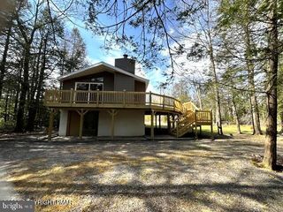 1187 CARRIAGE LN, Tobyhanna, PA 18466