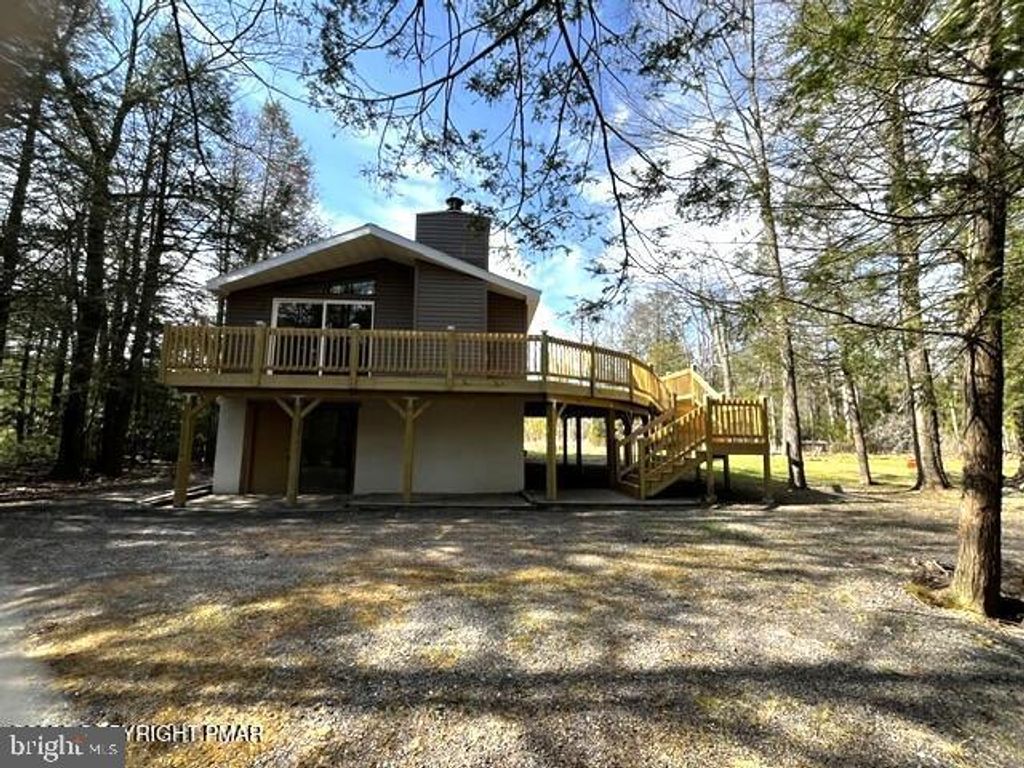 1187 CARRIAGE LN, Tobyhanna, PA 18466