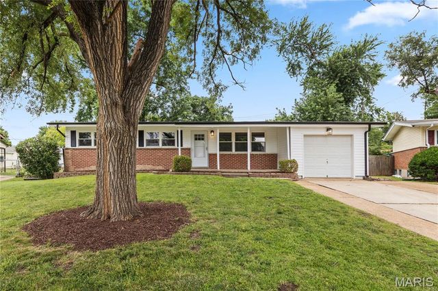 2395 Hummingbird Drive, Florissant, MO 63033