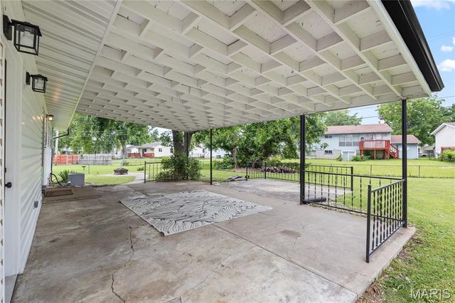 2395 Hummingbird Drive, Florissant, MO 63033