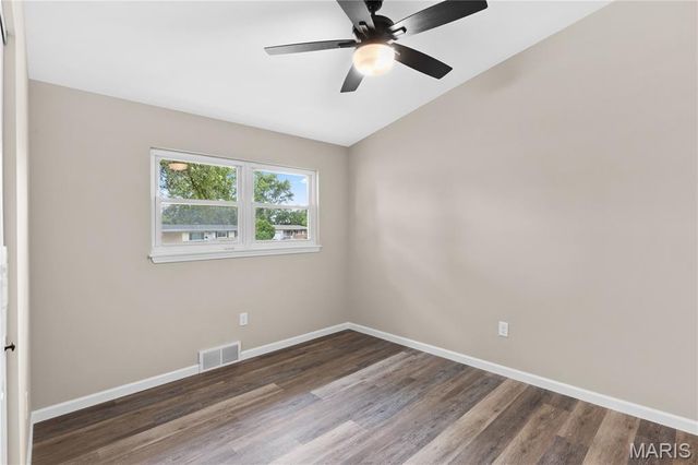 2395 Hummingbird Drive, Florissant, MO 63033