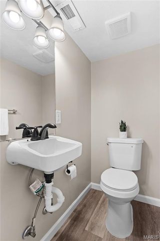 2395 Hummingbird Drive, Florissant, MO 63033