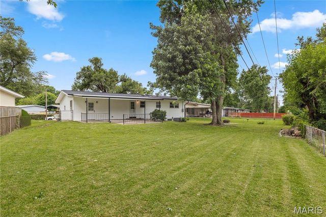 2395 Hummingbird Drive, Florissant, MO 63033