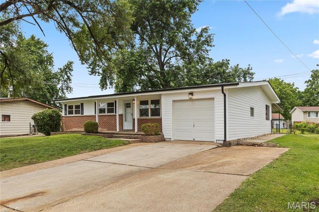 2395 Hummingbird Drive, Florissant, MO 63033