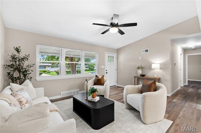 2395 Hummingbird Drive, Florissant, MO 63033