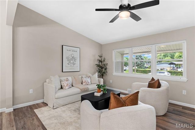 2395 Hummingbird Drive, Florissant, MO 63033