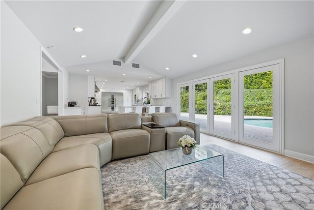 9867 Whitwell, Beverly Hills, CA 90210