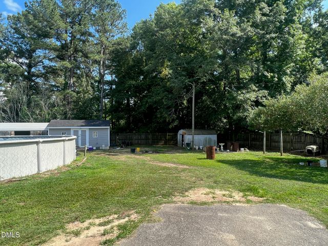 412 Nc 82, Dunn, NC 28334