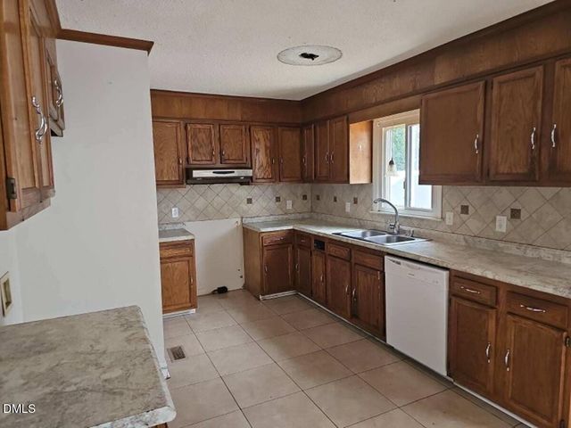 412 Nc 82, Dunn, NC 28334