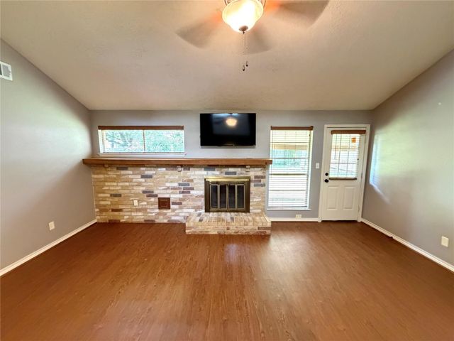 14 Sarita Rd, Angleton, TX 77515