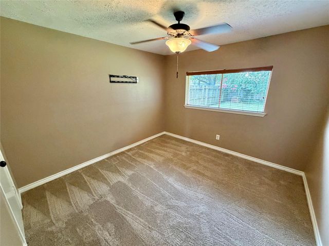 14 Sarita Rd, Angleton, TX 77515