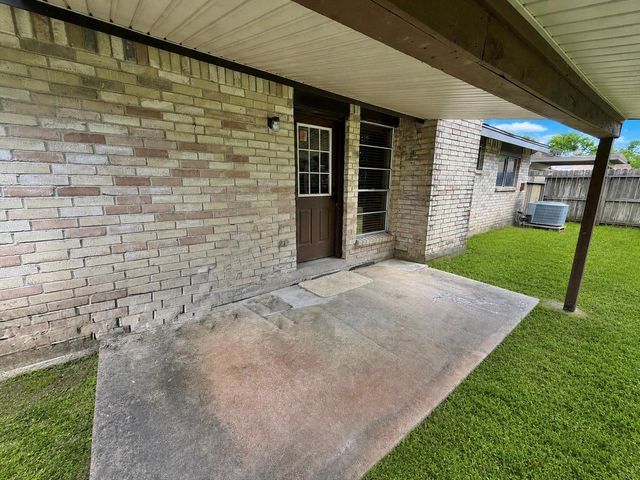14 Sarita Rd, Angleton, TX 77515