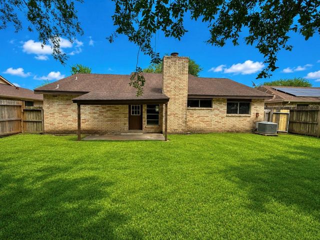 14 Sarita Rd, Angleton, TX 77515